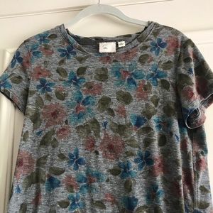 Anthropologie short sleeve gray with floral tshirt